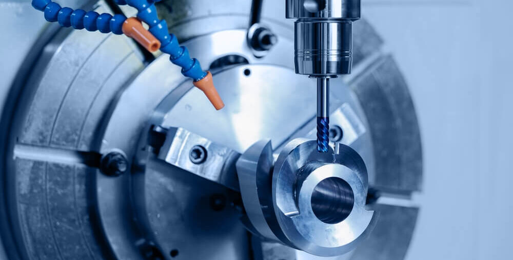 Różnice między obróbką CNC a obróbką tradycyjną